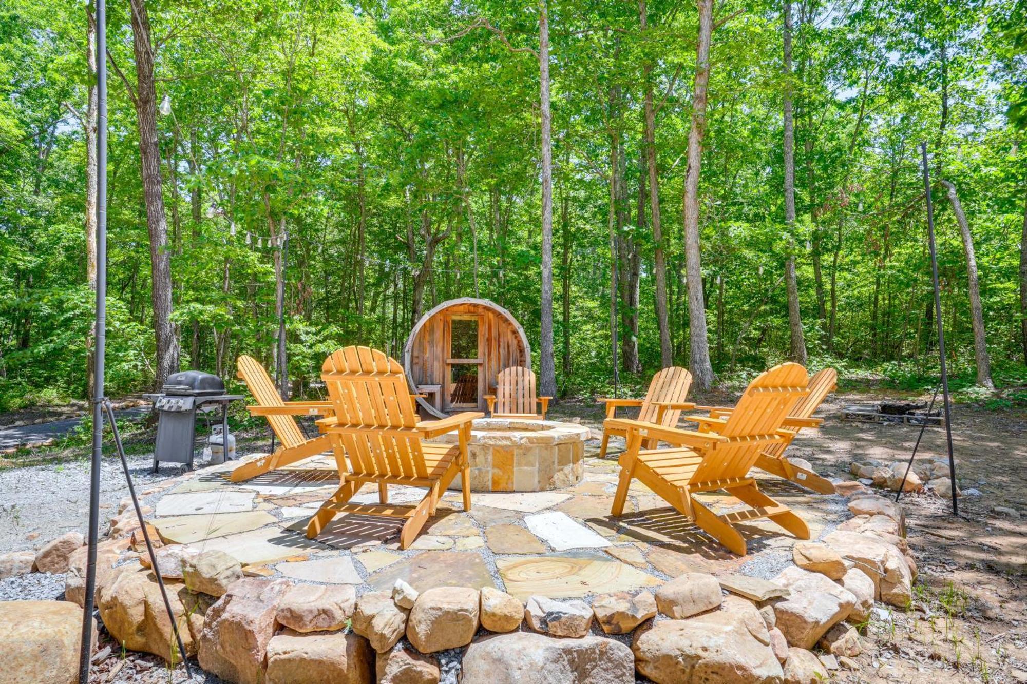 Monteagle Cabin With Swim Spa, Sauna And Fire Pit! Экстерьер фото